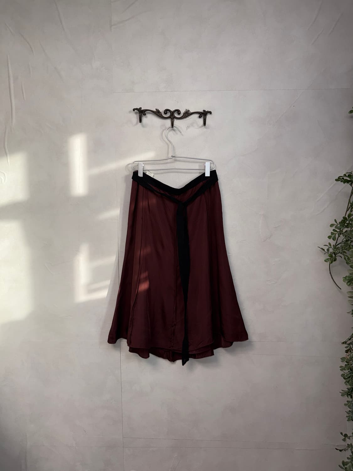 TIME red brown satin midi skirt 상품이미지1
