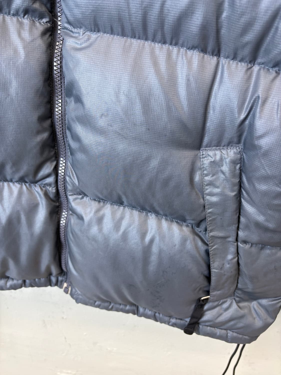 노스페이스 구형 눕시 패딩 그레이 상품이미지9