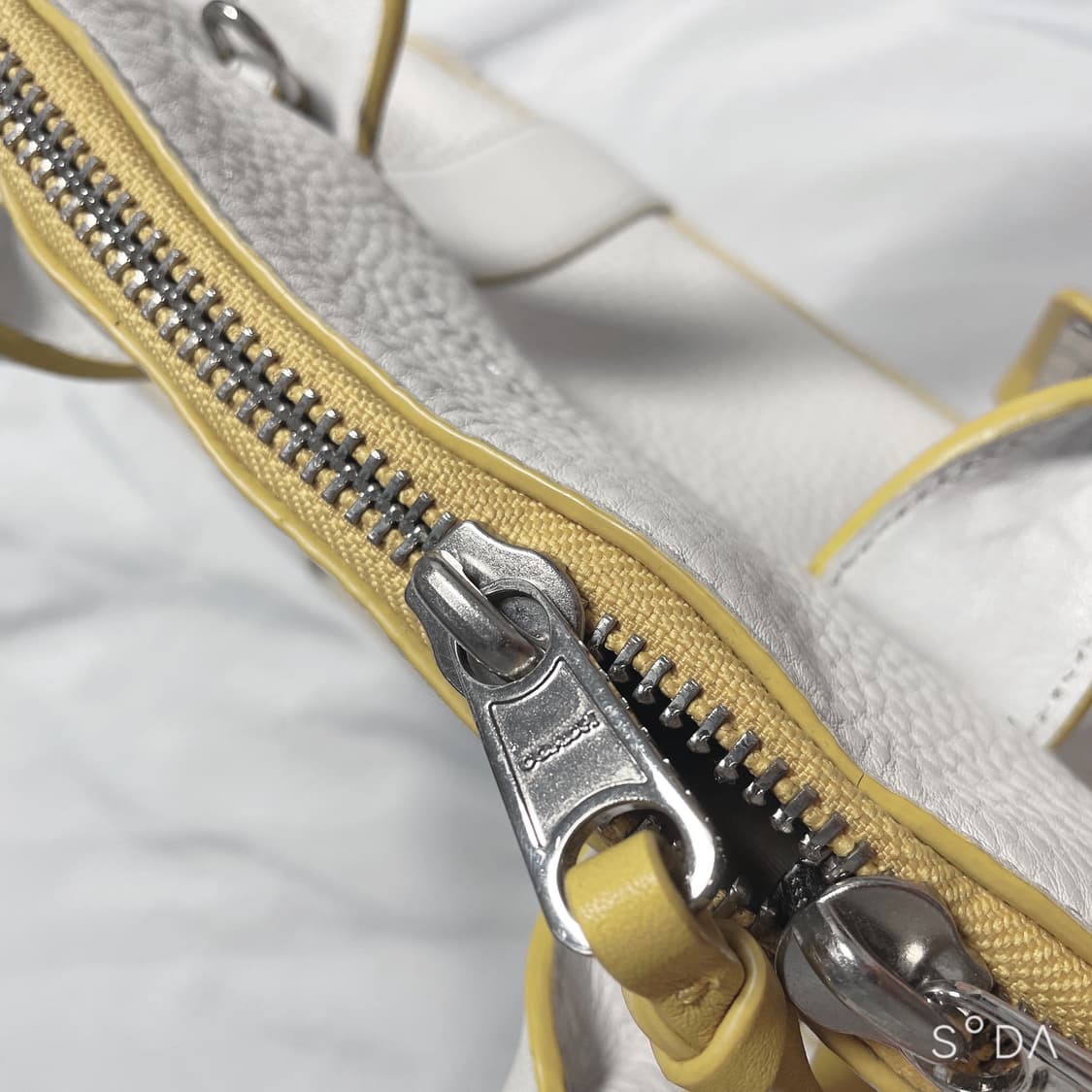 코치 화이트 가죽 토트백 상품이미지7