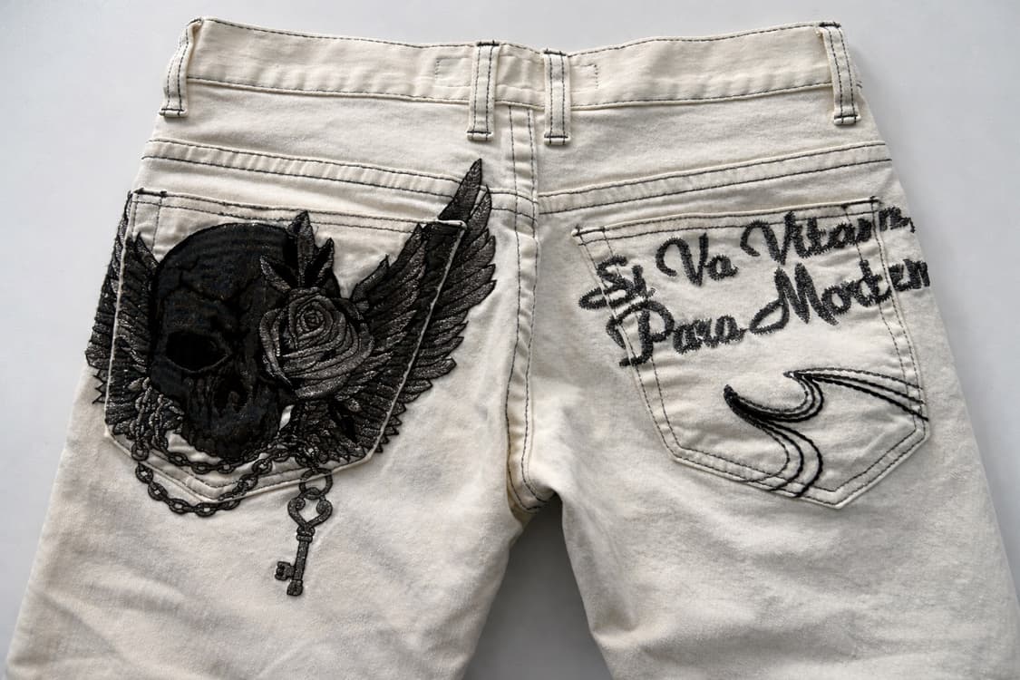 (착샷) 고스 펑크 스컬윙 워싱 화이트 데님 팬츠 상품이미지1