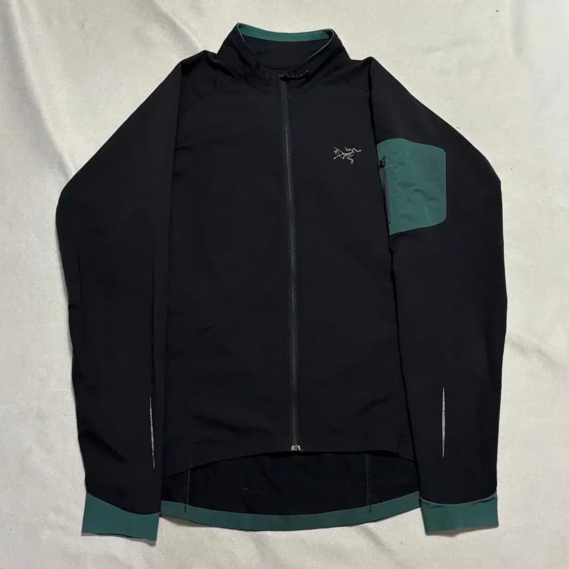 아크테릭스 맨즈 라이트웨이트 집업 자켓 상품이미지2