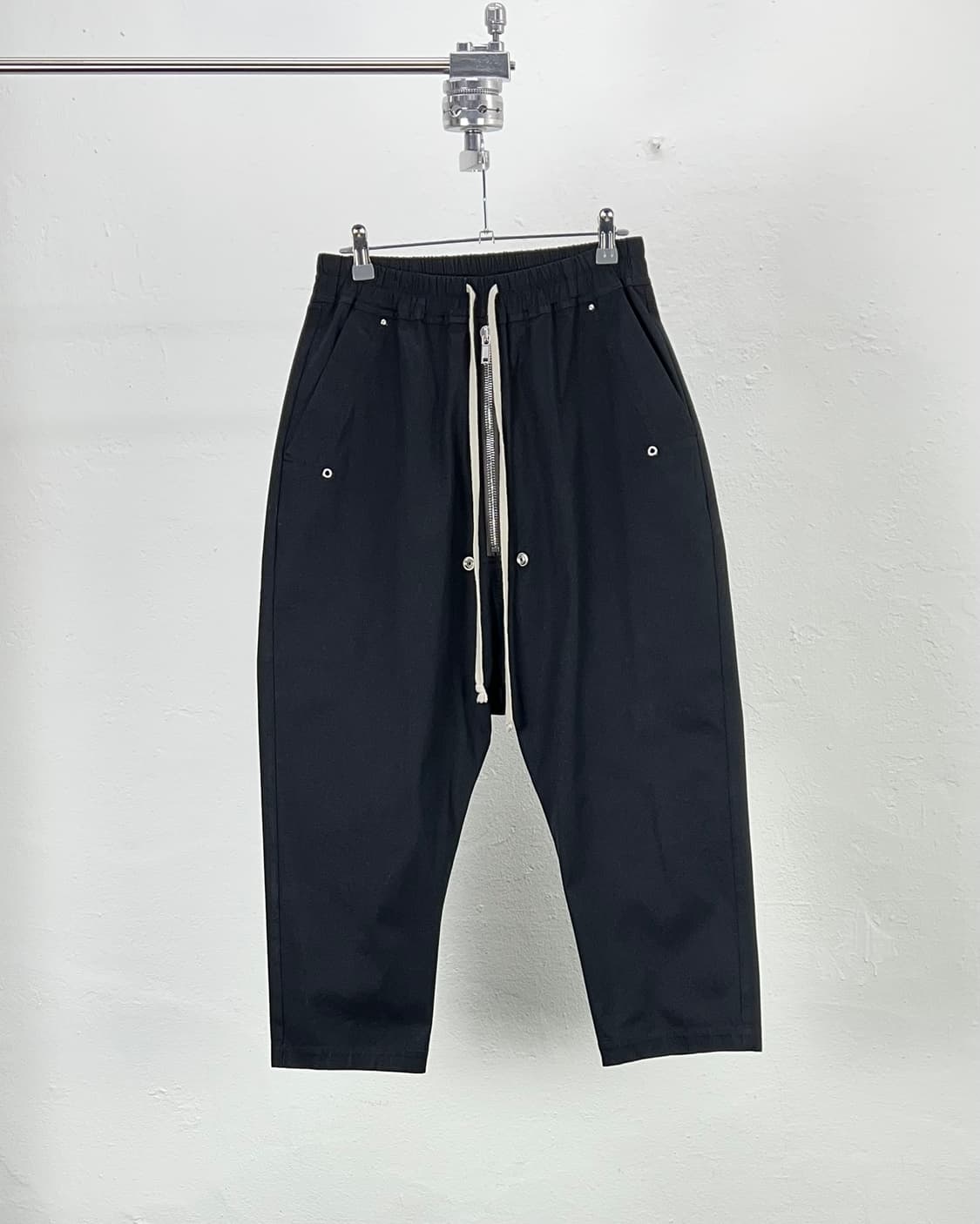 릭오웬스 21fw 벨라 드로스트링 크롭 카고 팬츠 상품이미지1