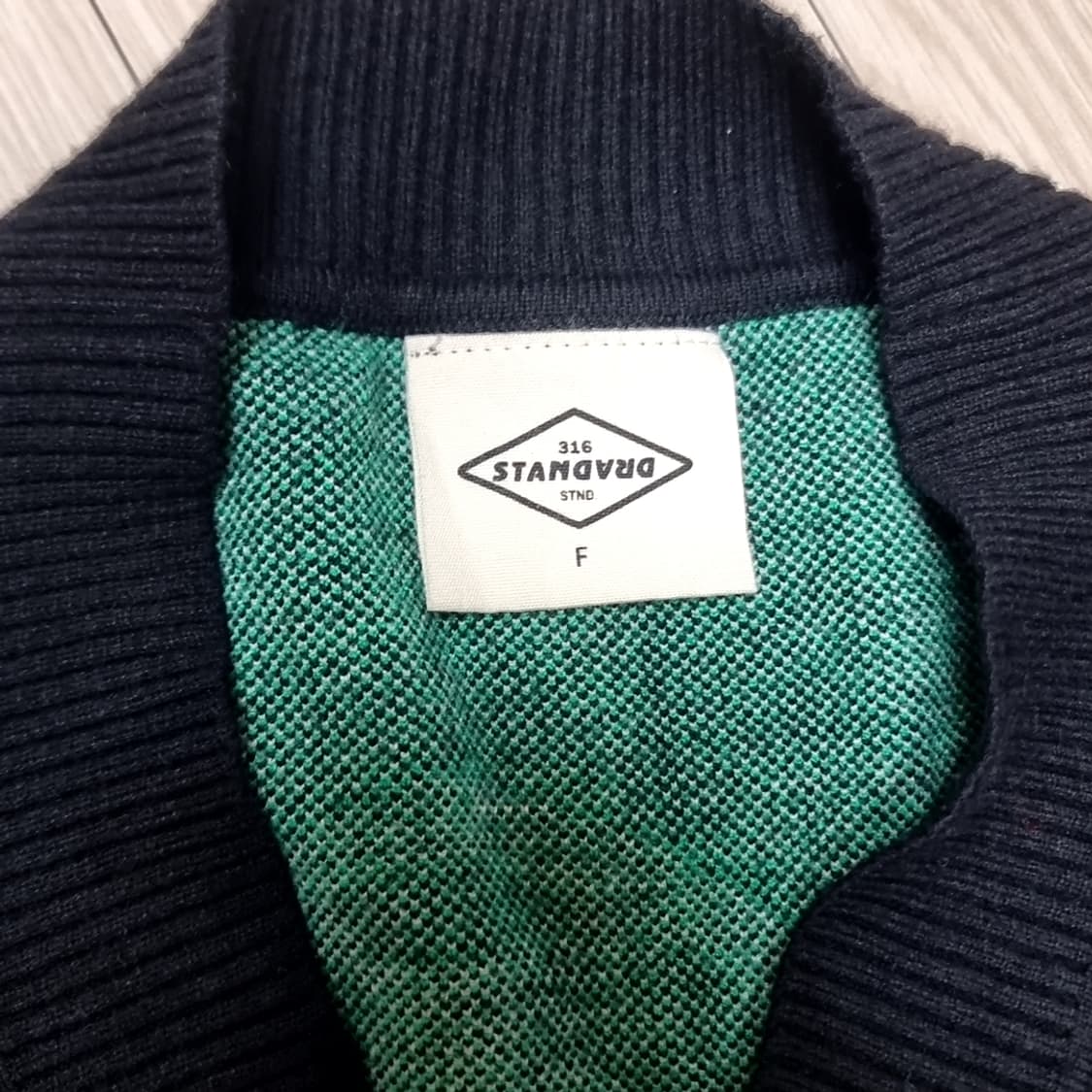 제너럴아이디 클로버 자수 블랙 가디건(Free) 상품이미지2