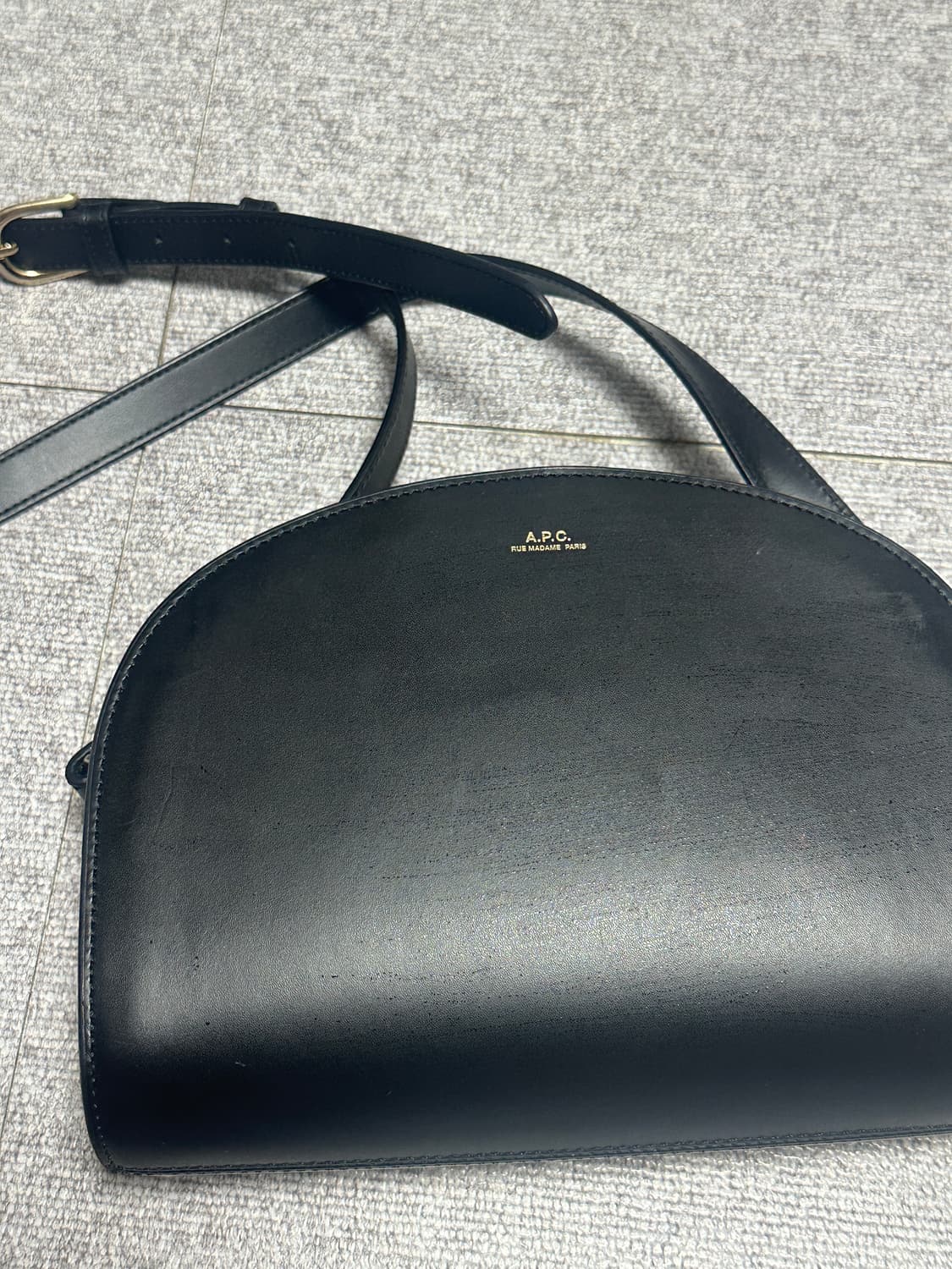 A.P.C. 데미룬 하프문백 (블랙 정품 / PXAWVF61048LZZ) 상품이미지1