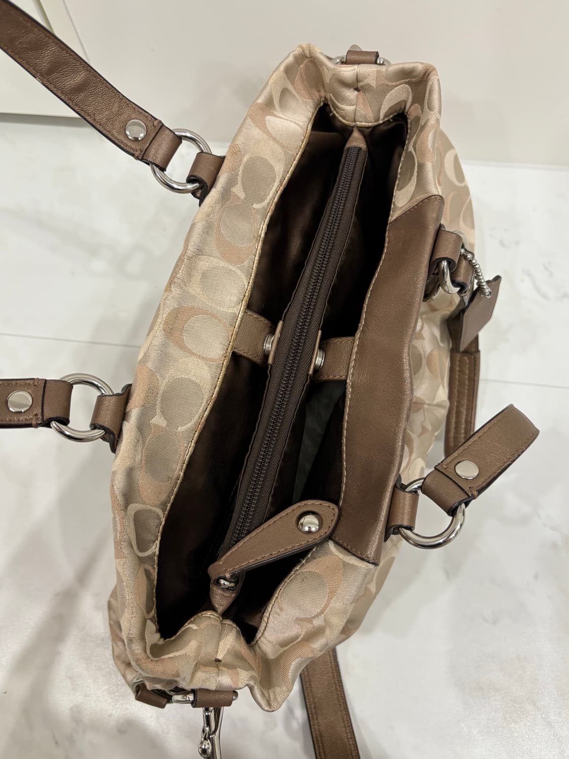 코치 빈티지애슐리시그니처새틴캐리올백 상품이미지6