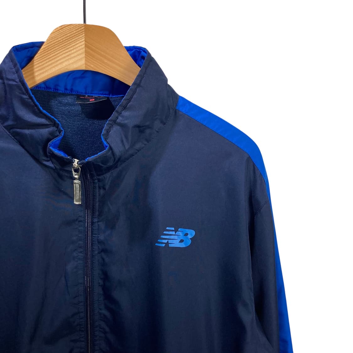 뉴발란스 사이드라인 네이비 바람막이 상품이미지3