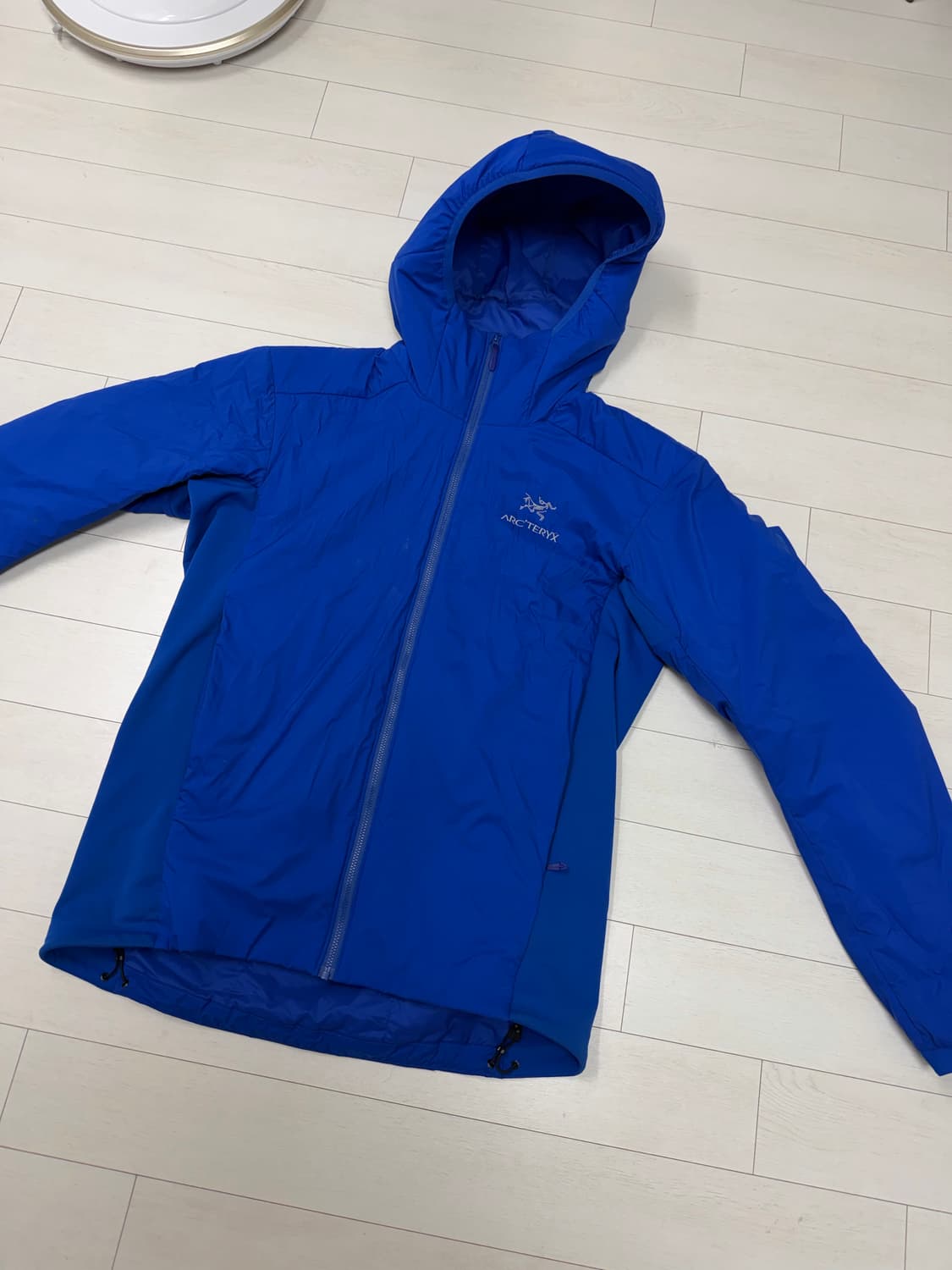 아크테릭스 아톰 M 사이즈  상태 8.3/10  사진찍고 절대 안입습니다 상품이미지1