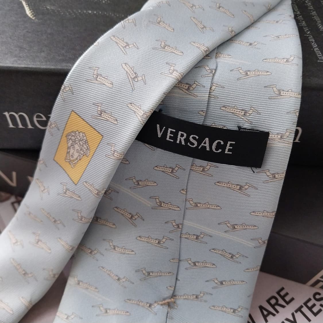 베르사체 실크 스카이블루 패턴 넥타이 9cm B등급 K1076
 상품이미지4