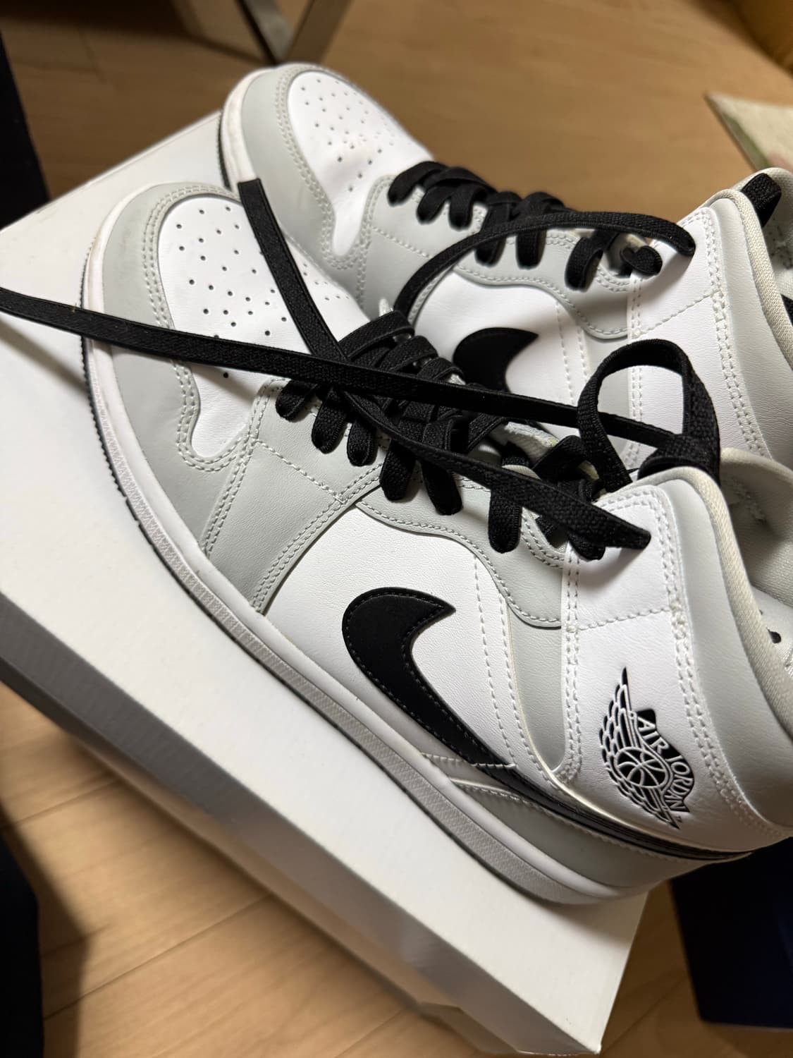 에어조던1 미드 화이트/그레이 사이즈 250 상품이미지3