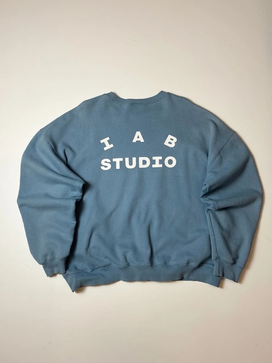 아이앱스튜디오 시그니처 스웻 크루넥 맨투맨 PN8138 상품이미지1