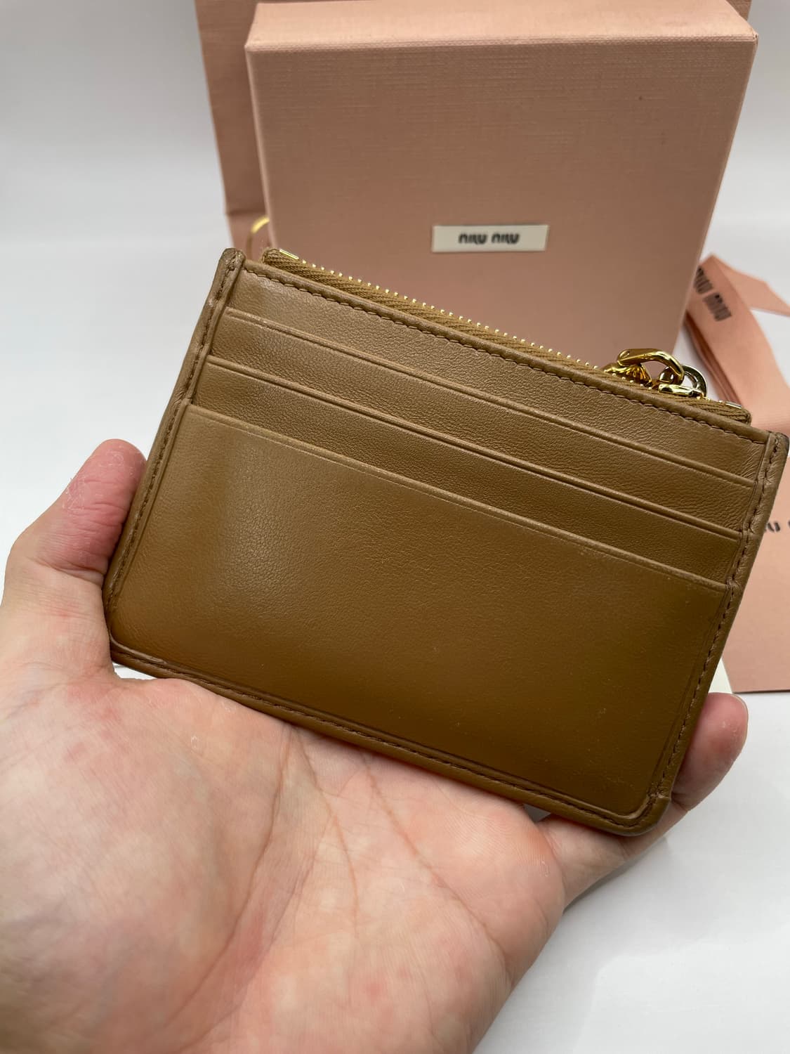 미우미우 나파 램스킨 지퍼 카드지갑 상품이미지3