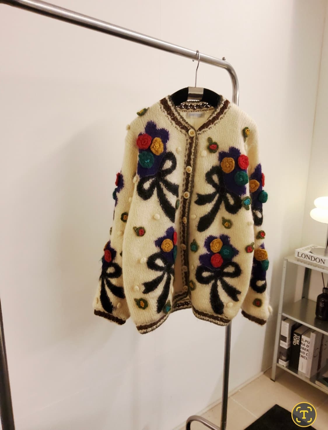 입체꽃 스웨터 상품이미지1