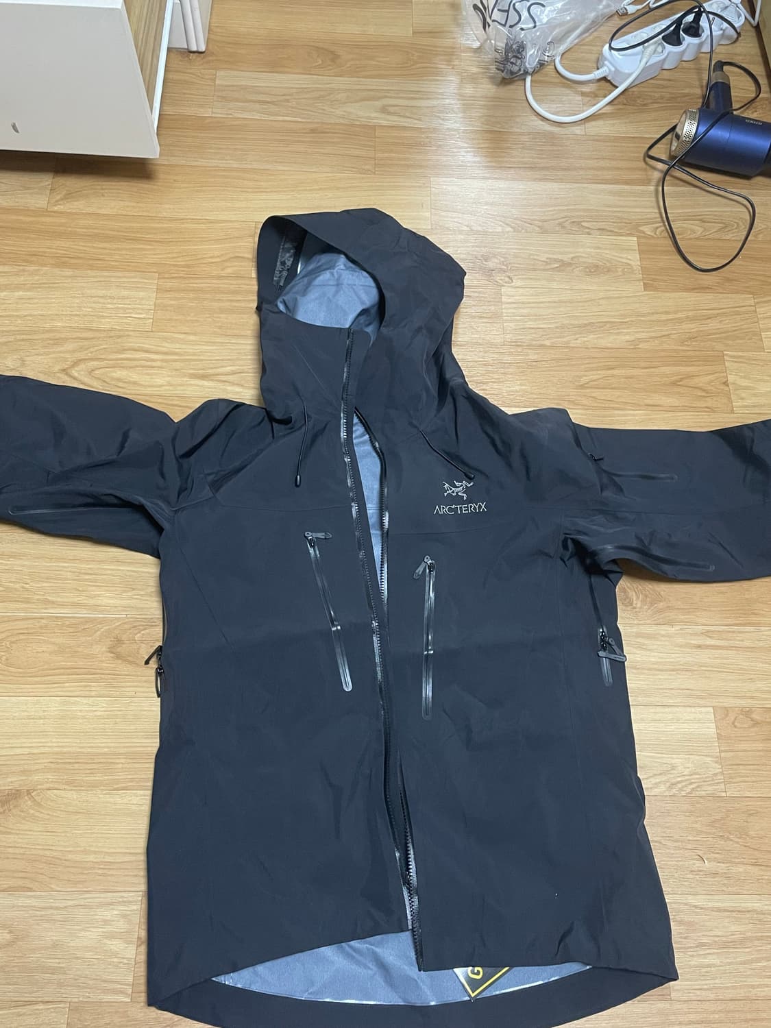 아크테릭스 바람막이 상품이미지1