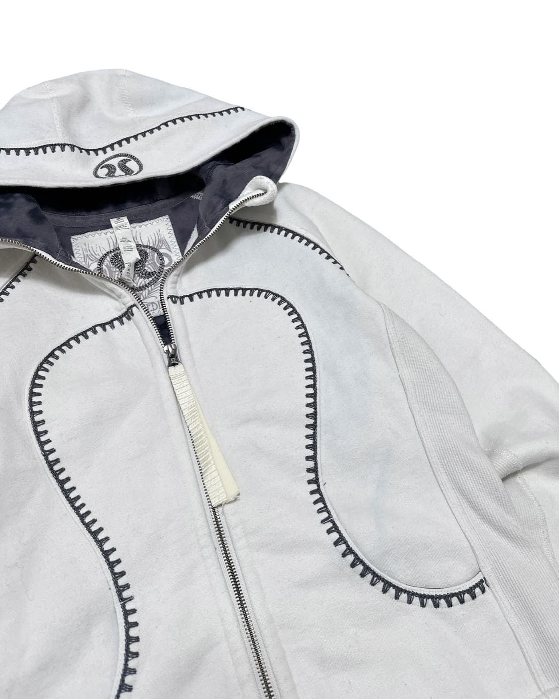 룰루레몬 스폐셜 에디션 화이트 후드집업 상품이미지4