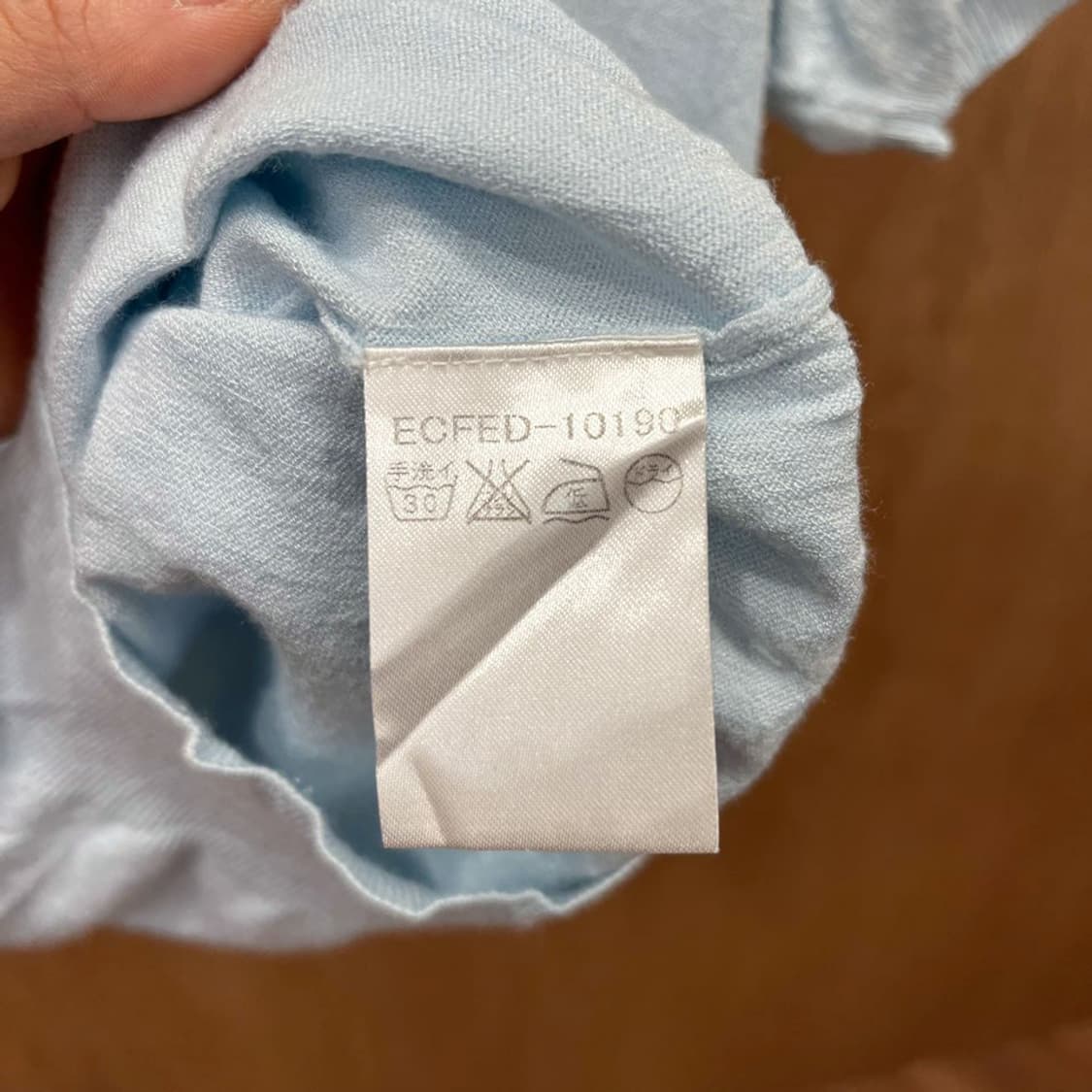 꾸레쥬 반팔 니트 라운드넥 리브드 커프스 헴 무지 디테일 라이트 블루 상품이미지7