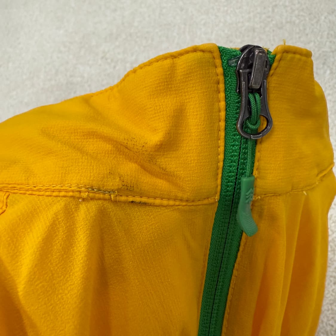 [실측확인] 코오롱스포츠 여성 옐로우 등산 윈드자켓 1230T2 상품이미지4