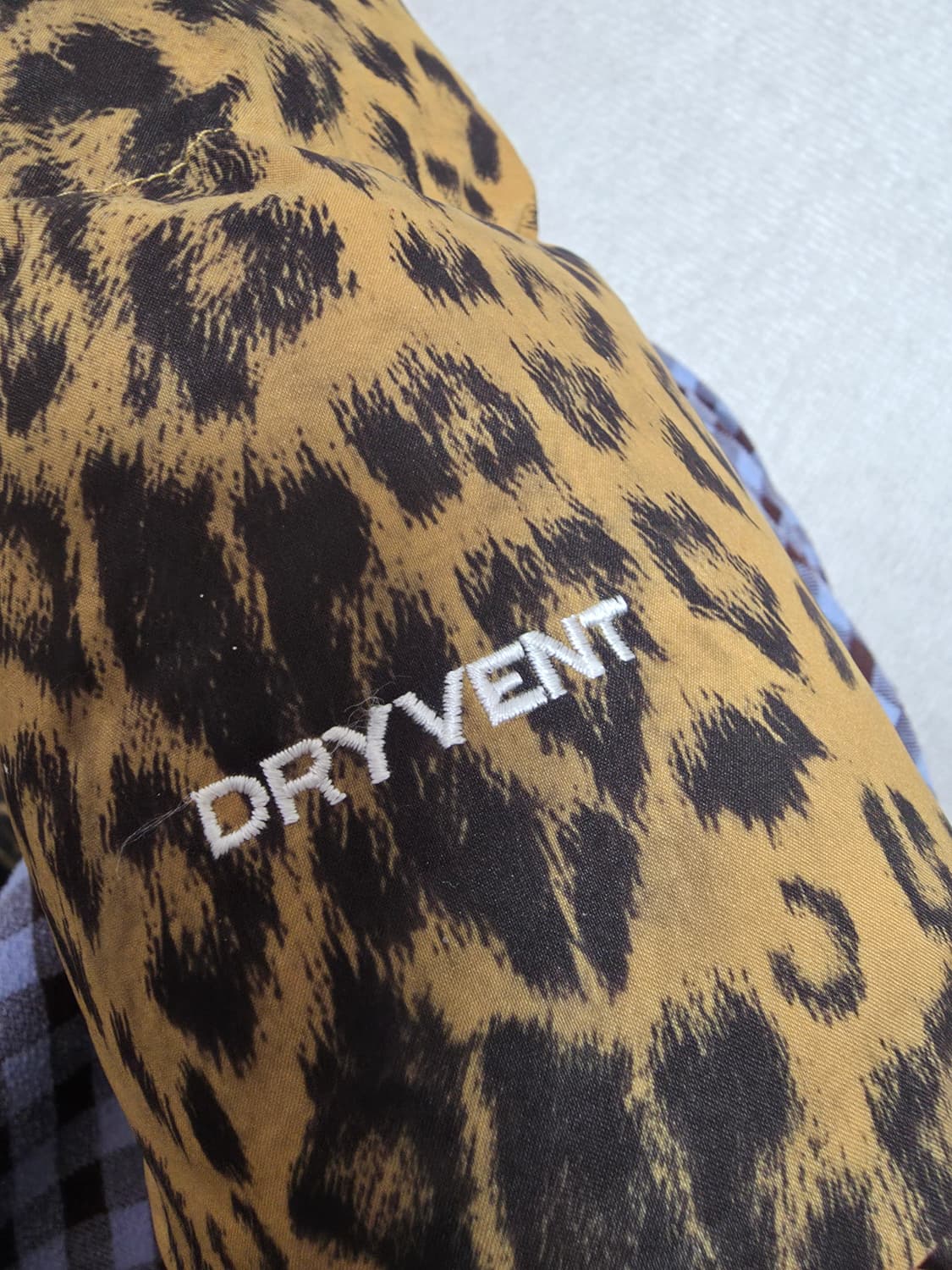 노스페이스 X 케이스스터디  치토스 레오파드 패딩 s(90) 사이즈 판매 상품이미지5