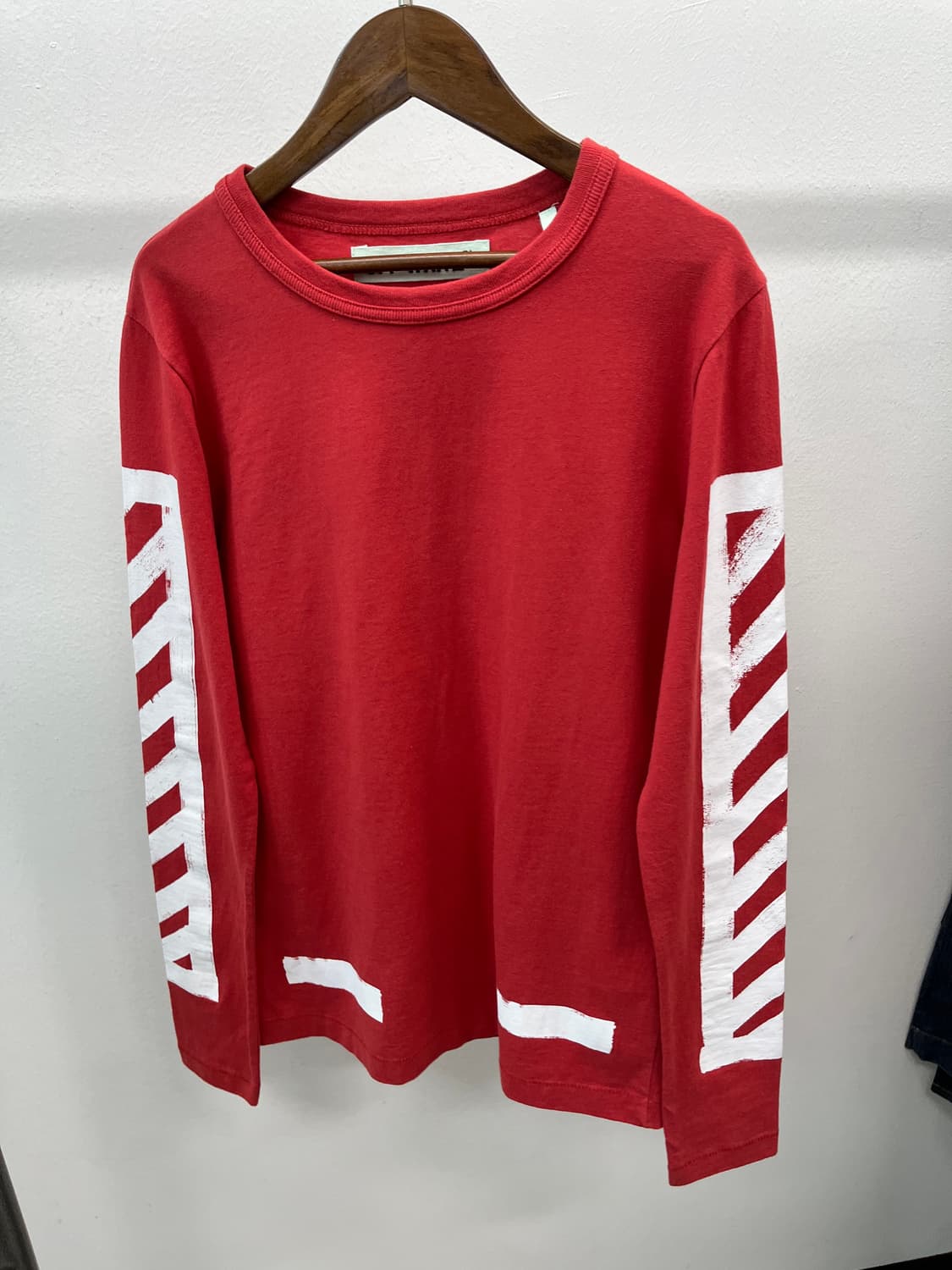 여) 오프화이트 에로우 롱슬리브  상품이미지2