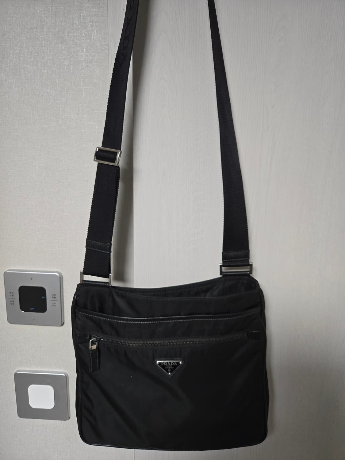 프라다 크로스백 판매합니다(정품검수완료) 상품이미지1