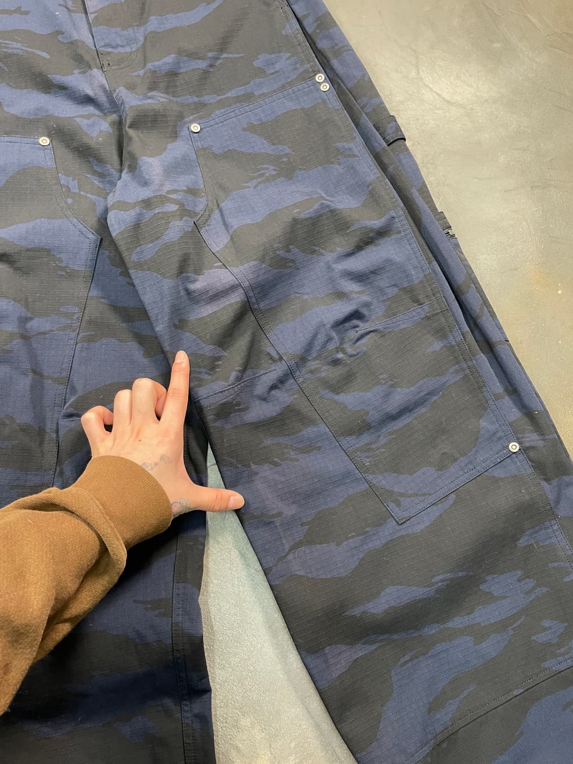 IEY 카모 더블니 카펜터 팬츠 상품이미지5