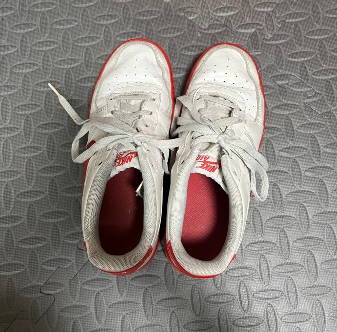 [235] 나이키 에어포스 1 로우 화이트 레드 미드솔 상품이미지3