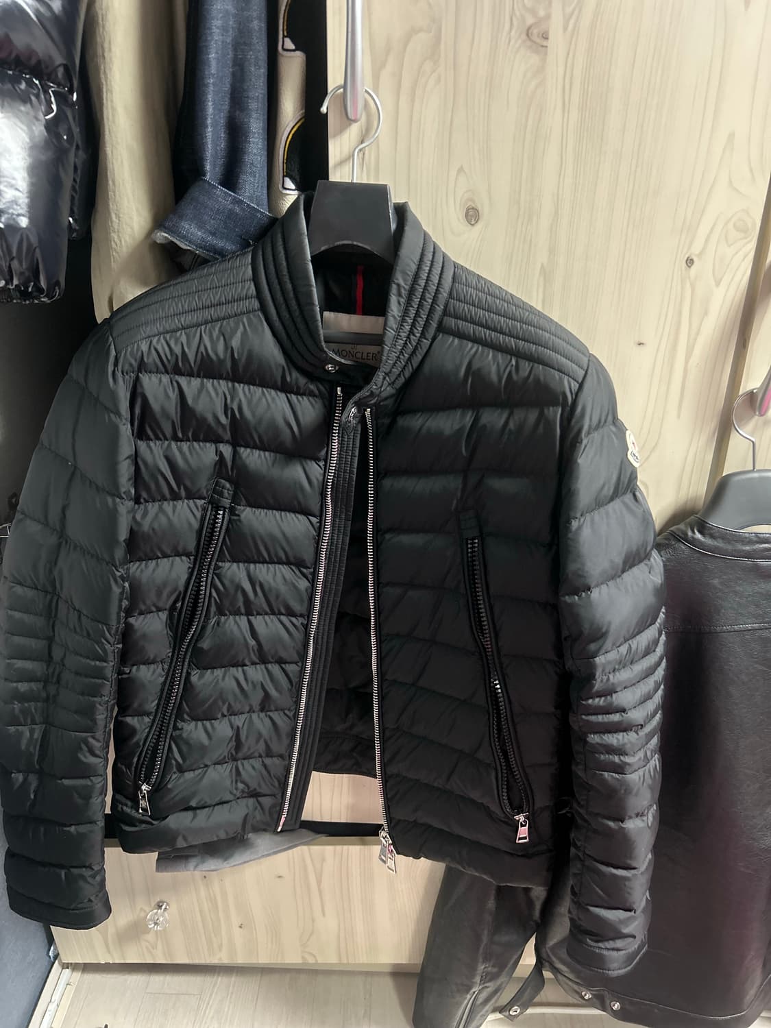 몽클레어 아미오트 경량패딩 상품이미지1