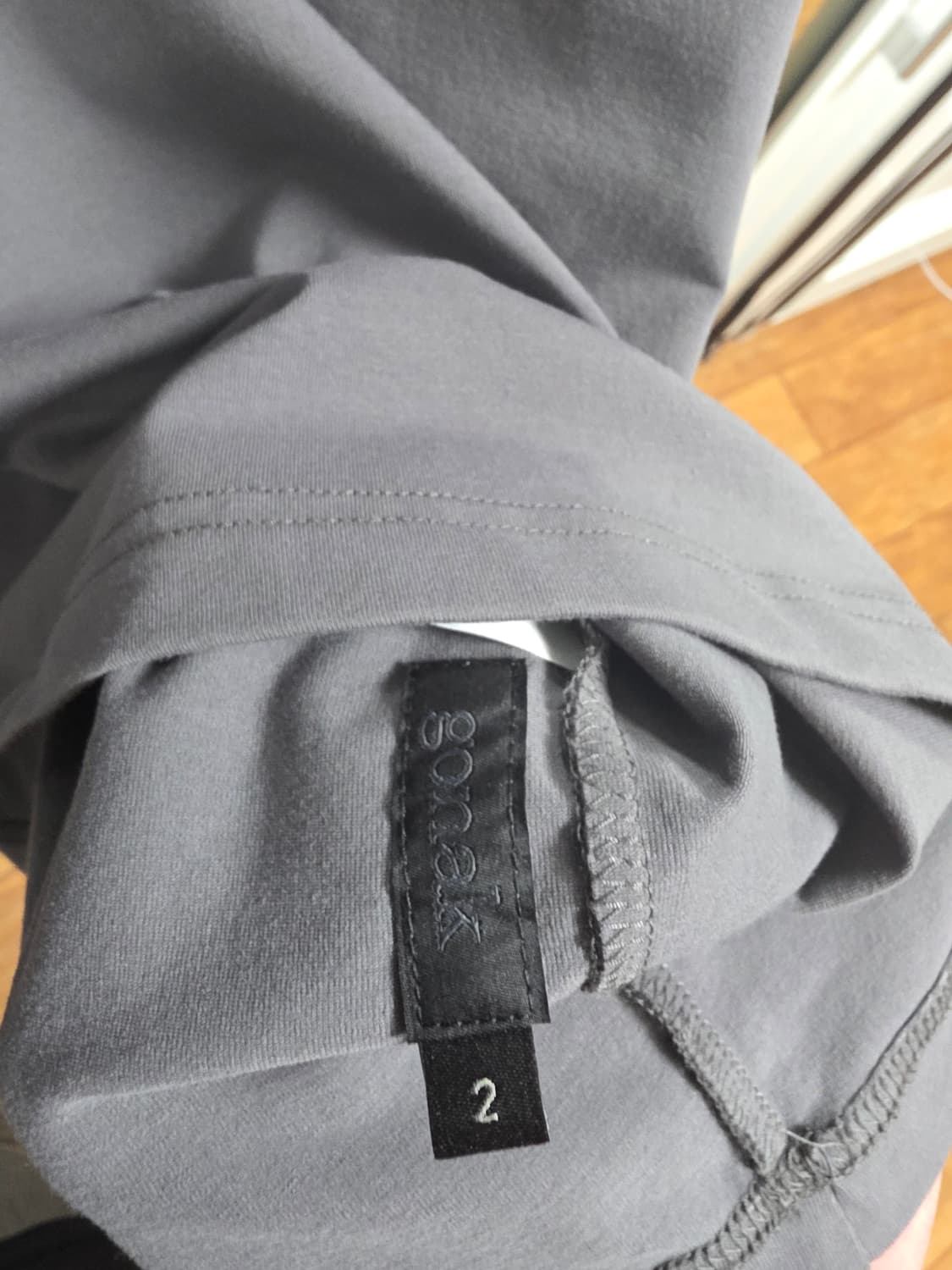 고낙 핑거홀 긴팔티 그레이 상품이미지4