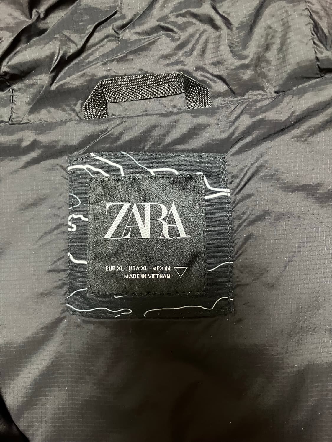 자라 검정 패턴 바람막이 XL 상품이미지3