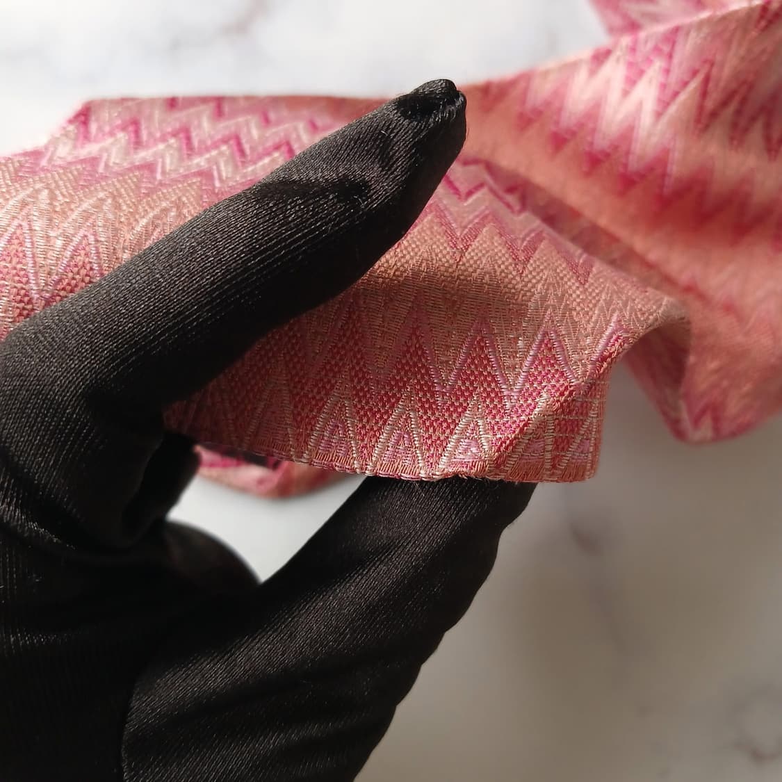 미쏘니 실크 핑크 지그재그 패턴 넥타이 9.7cm A+~A등급 E926
 상품이미지10