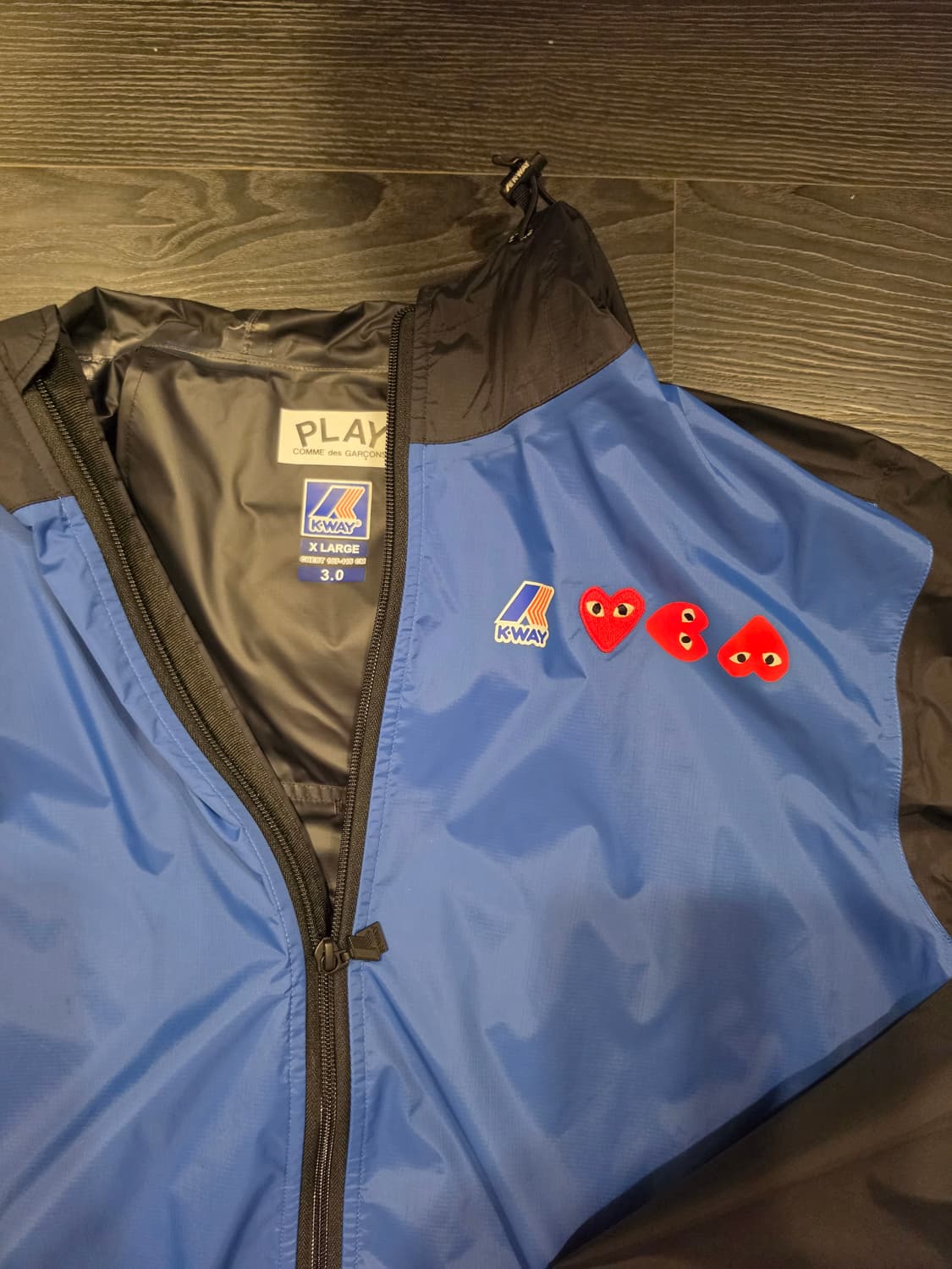 플레이 꼼데가르송 x 까웨 풀 집 자켓 블루 블랙 상품이미지1