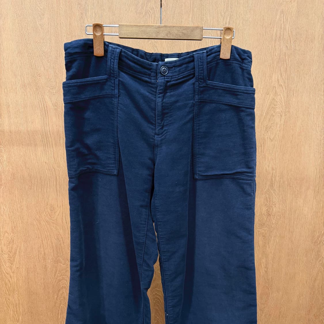 이세이미야케 플랜테이션 코튼 팬츠 빅 패치 포켓 디테일 와이드핏 네이비 상품이미지4