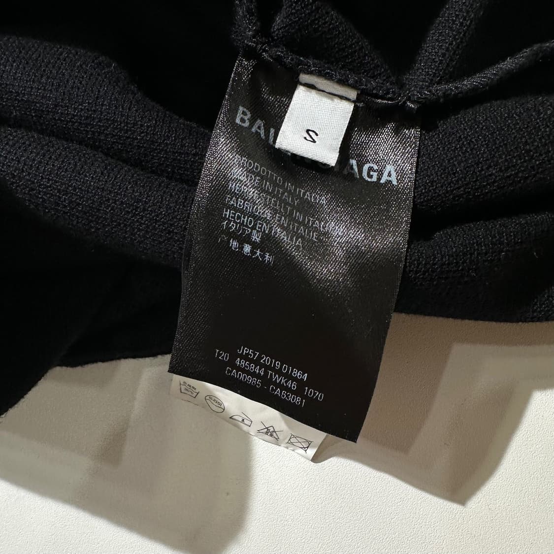 (매장판) 발렌시아가 웨이브로고 피케 카라 반팔 티셔츠 블랙 상품이미지6