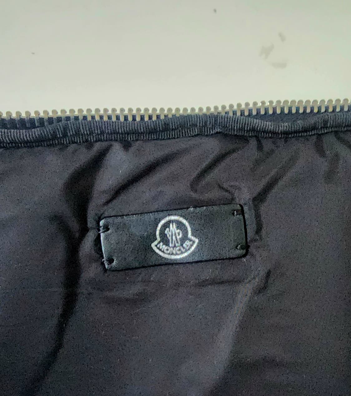 몽클레어 랩탑 패딩 클러치 상품이미지5