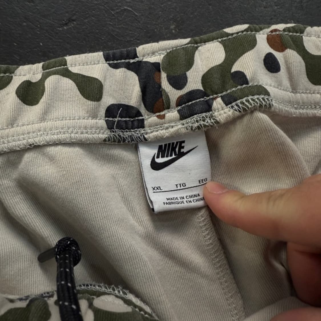 105 나이키 테크 플리스 카모 조거팬츠 상품이미지3