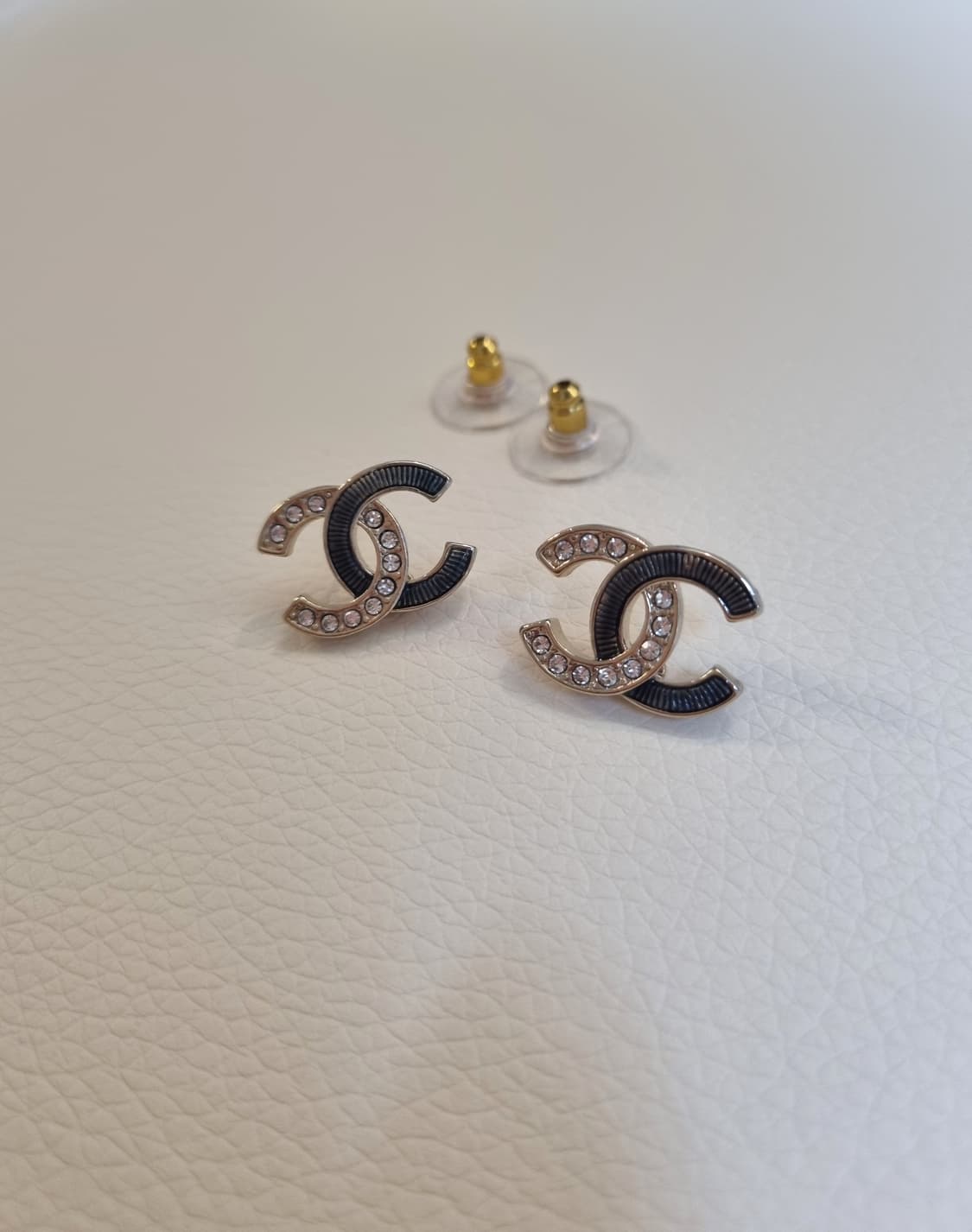 샤넬 콤비 스왈큐빅 CC로고 귀걸이 샴페인골드 업사이클링 상품이미지5