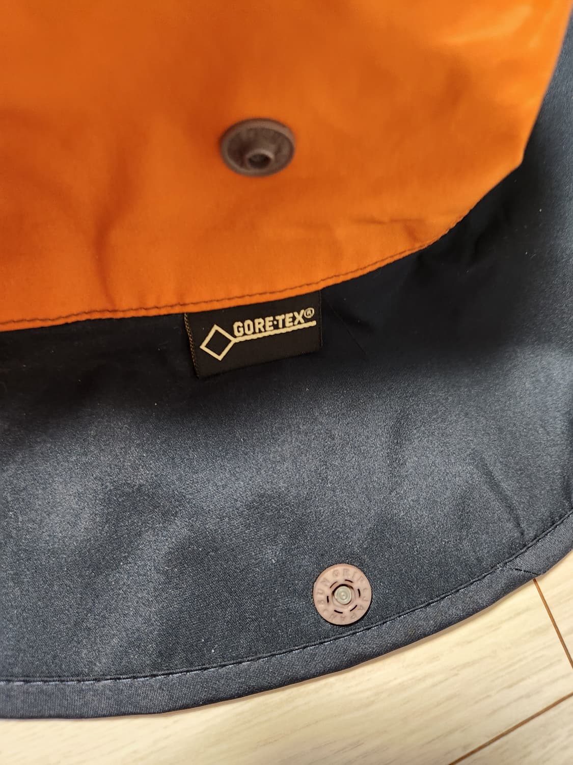 노스페이스 고어택스 버킷햇 등산모 사이즈L(새상품급)

오염 하자없이 깨 상품이미지3