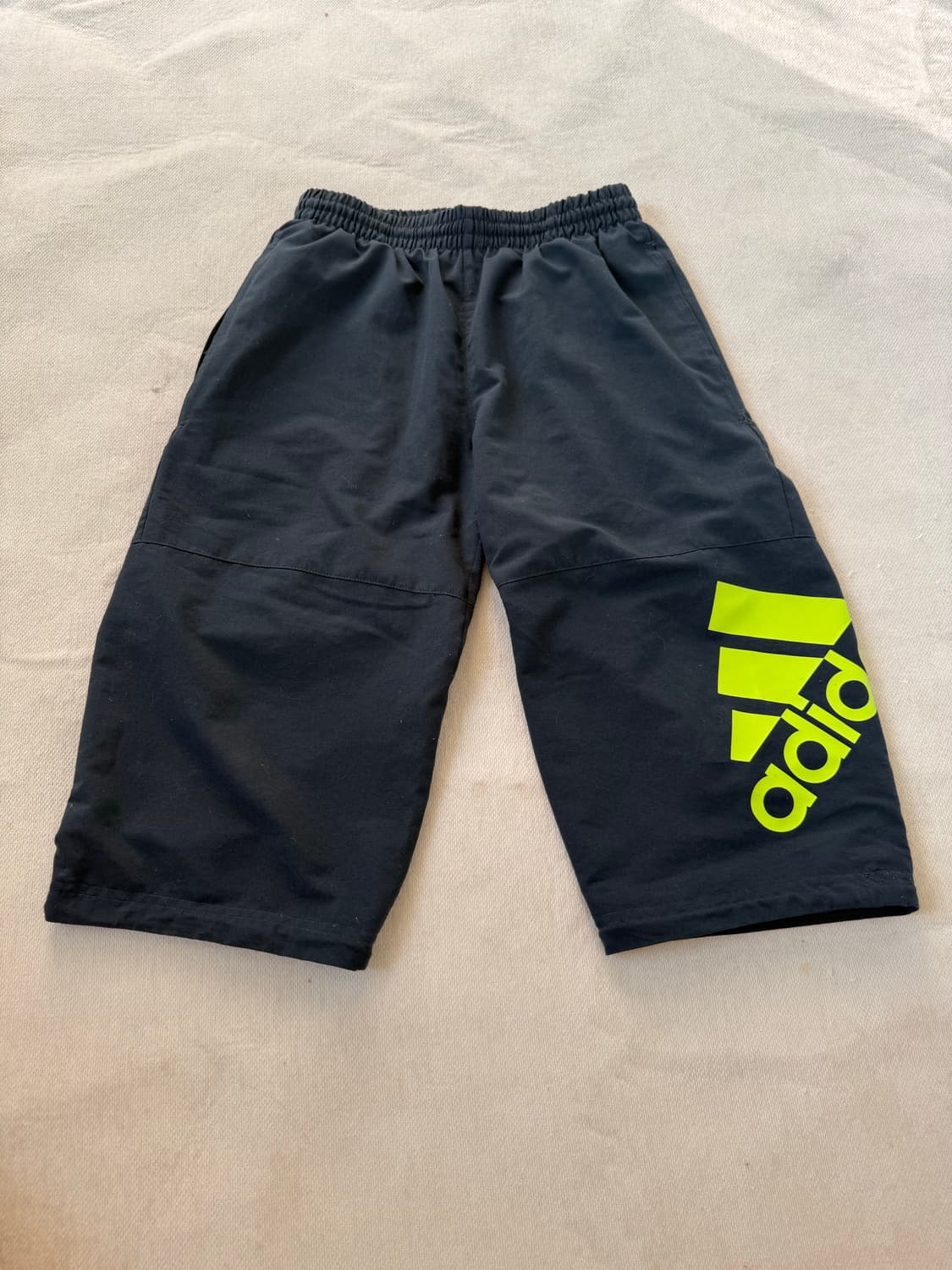 아디다스 미디움 반바지 상품이미지1