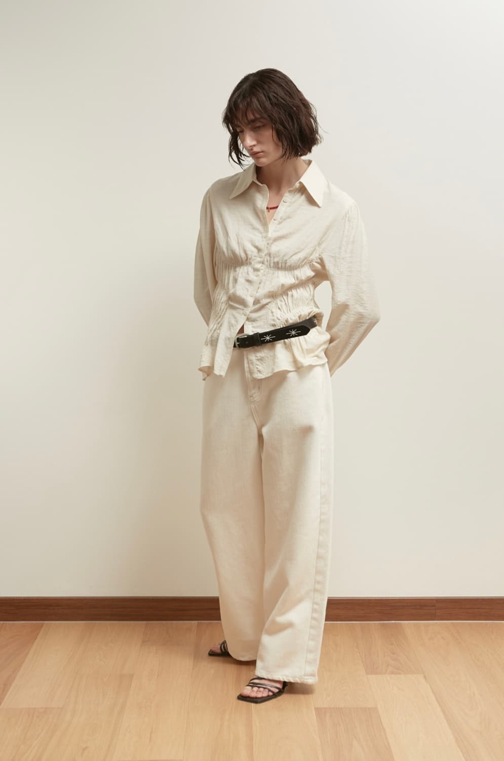 솔티페블 플리츠 셔링 블라우스 베이지 새상품 상품이미지3