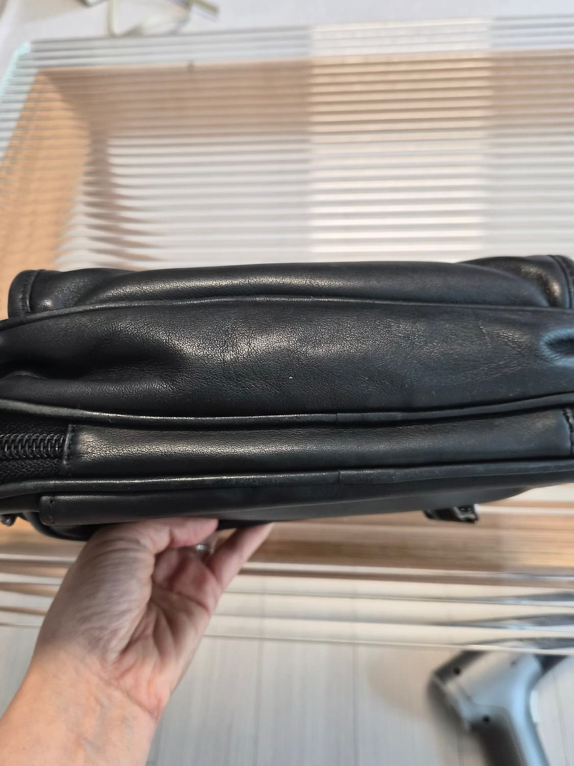 TUMI(투미)의 레더 클러치(세컨드백) 상품이미지5