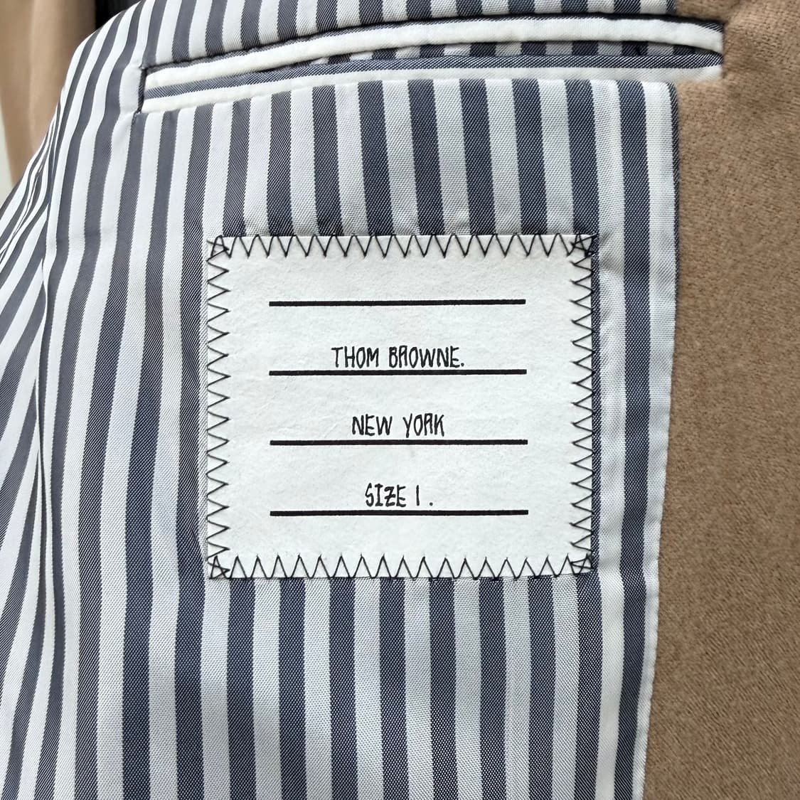 [S+급/1] 톰브라운 사선완장 울 트윌 클래식 수트 정장 베이지 상품이미지8