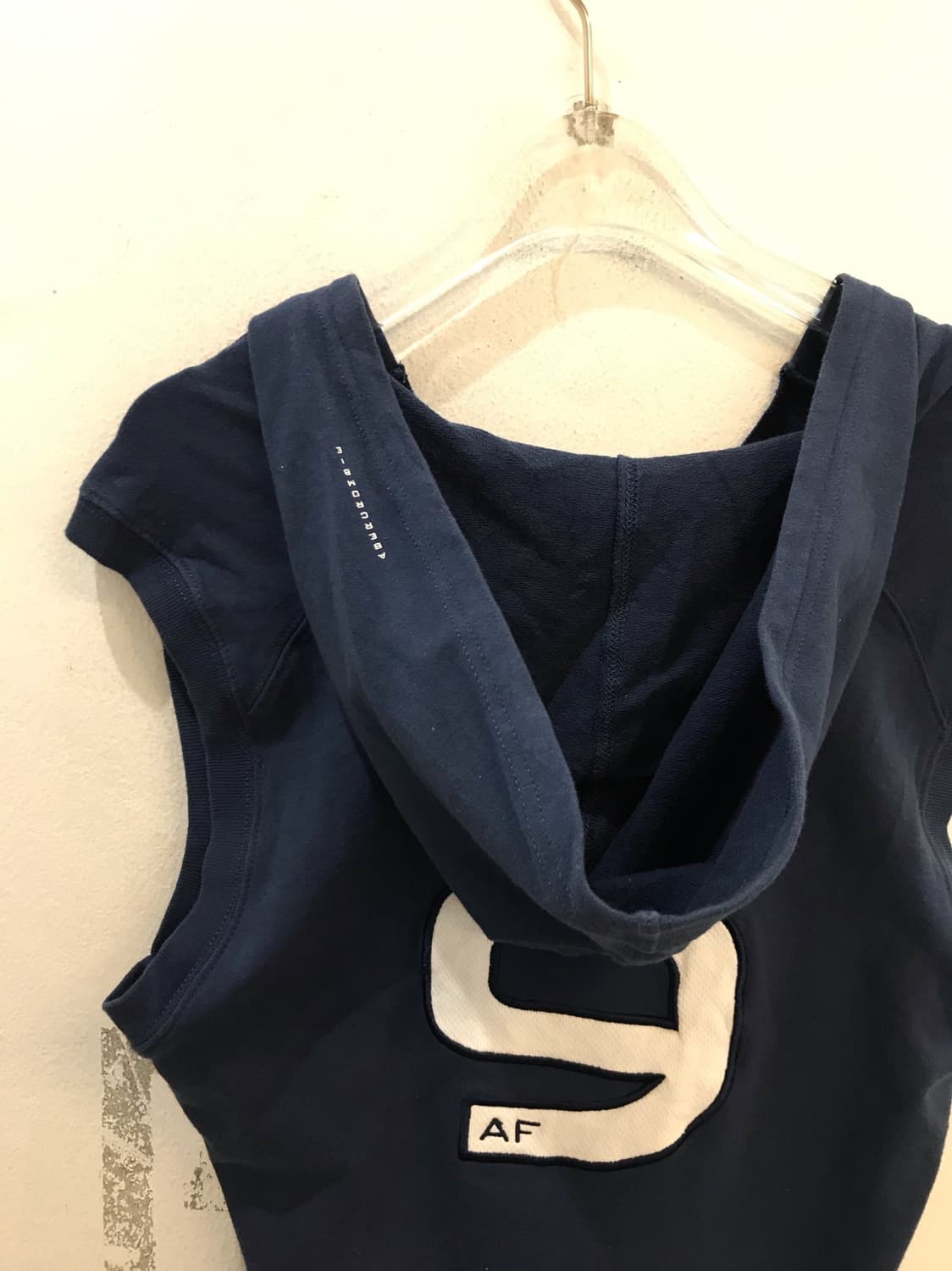 Abercrombie and Peach sleeveless hood 상품이미지5