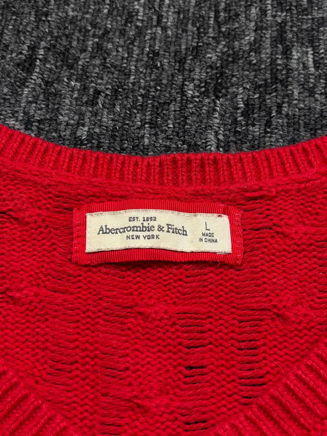 아베크롬비 레드 꽈배기 브이넥 니트 상품이미지5