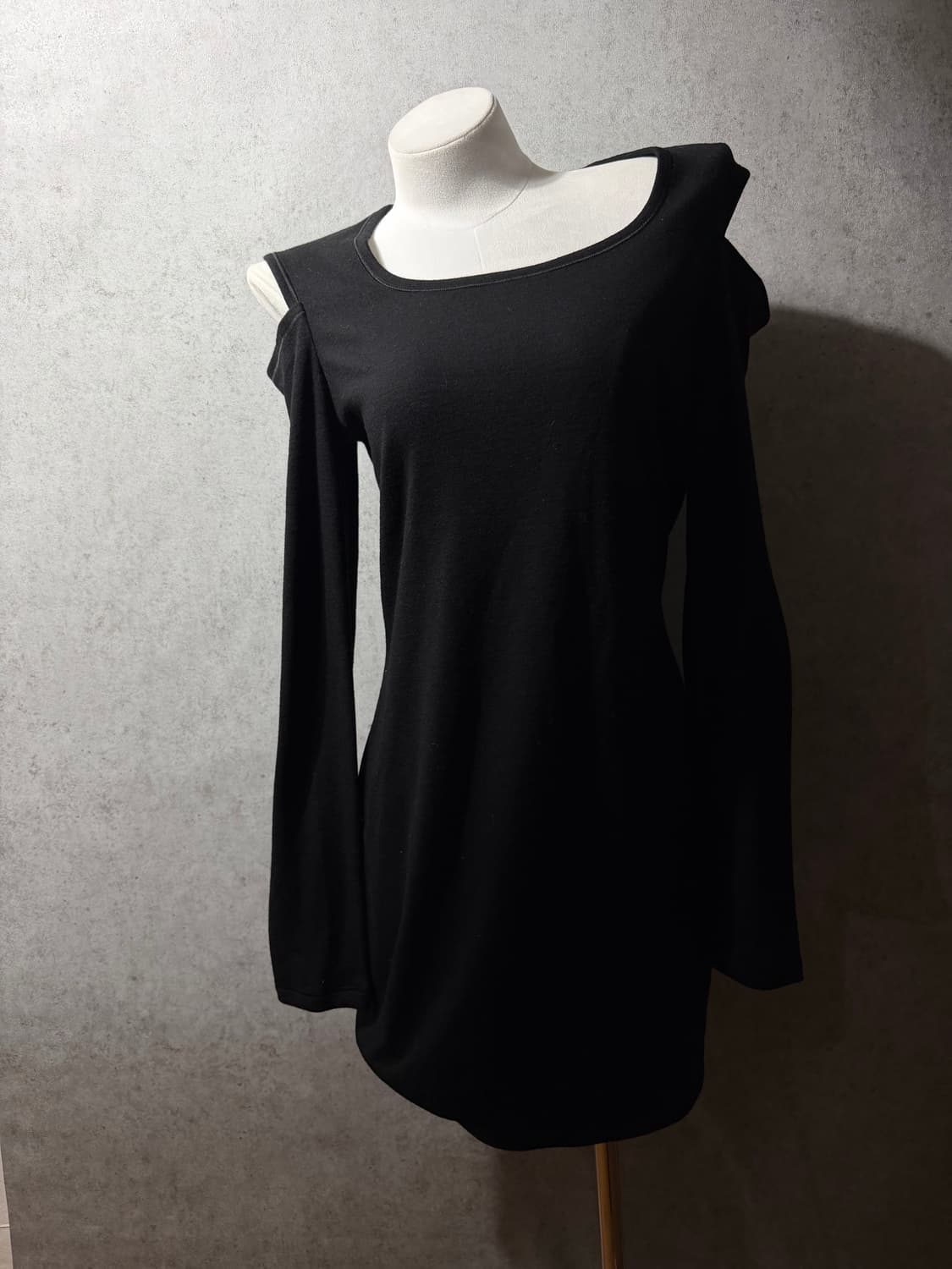 헬무트랭 컷아웃 니트드레스 상품이미지7