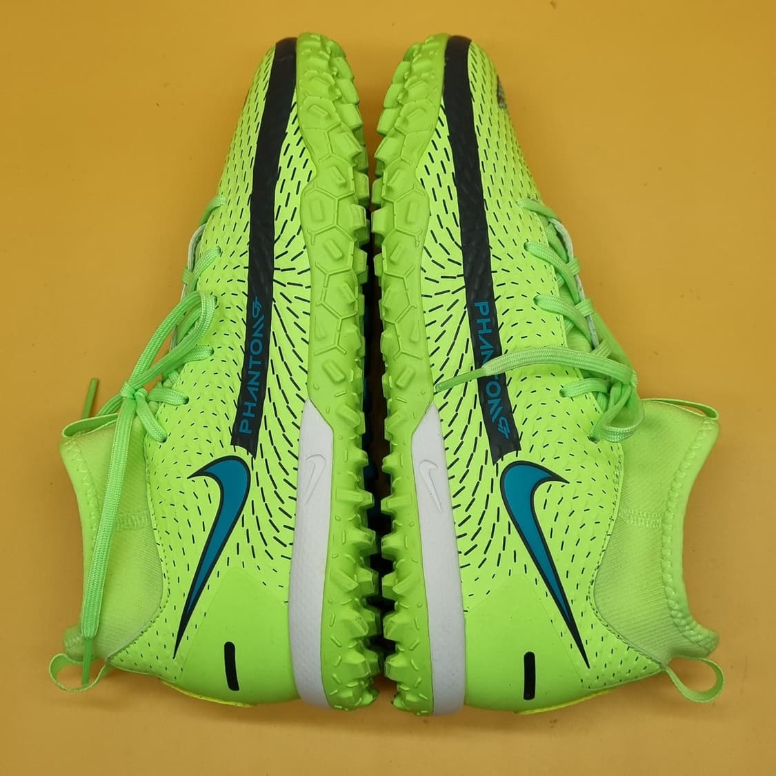 나이키 팬텀 GT. 풋살화240. 상품이미지5