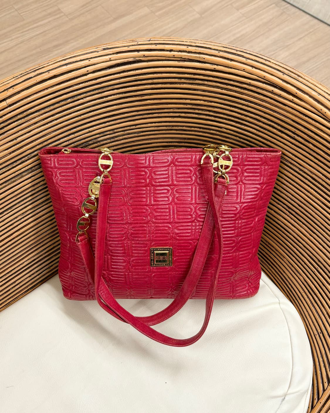 발렌시아가 레드 레더 토트백 상품이미지1