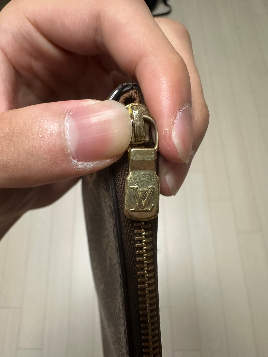 루이비통 에튀보야주 클러치 pm 상품이미지2