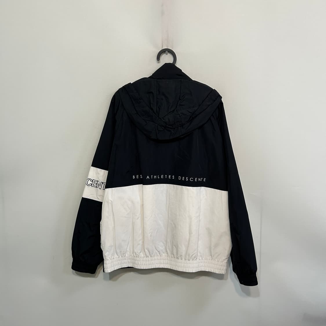 데상트 남성 나일론 바람막이 95 상품이미지2