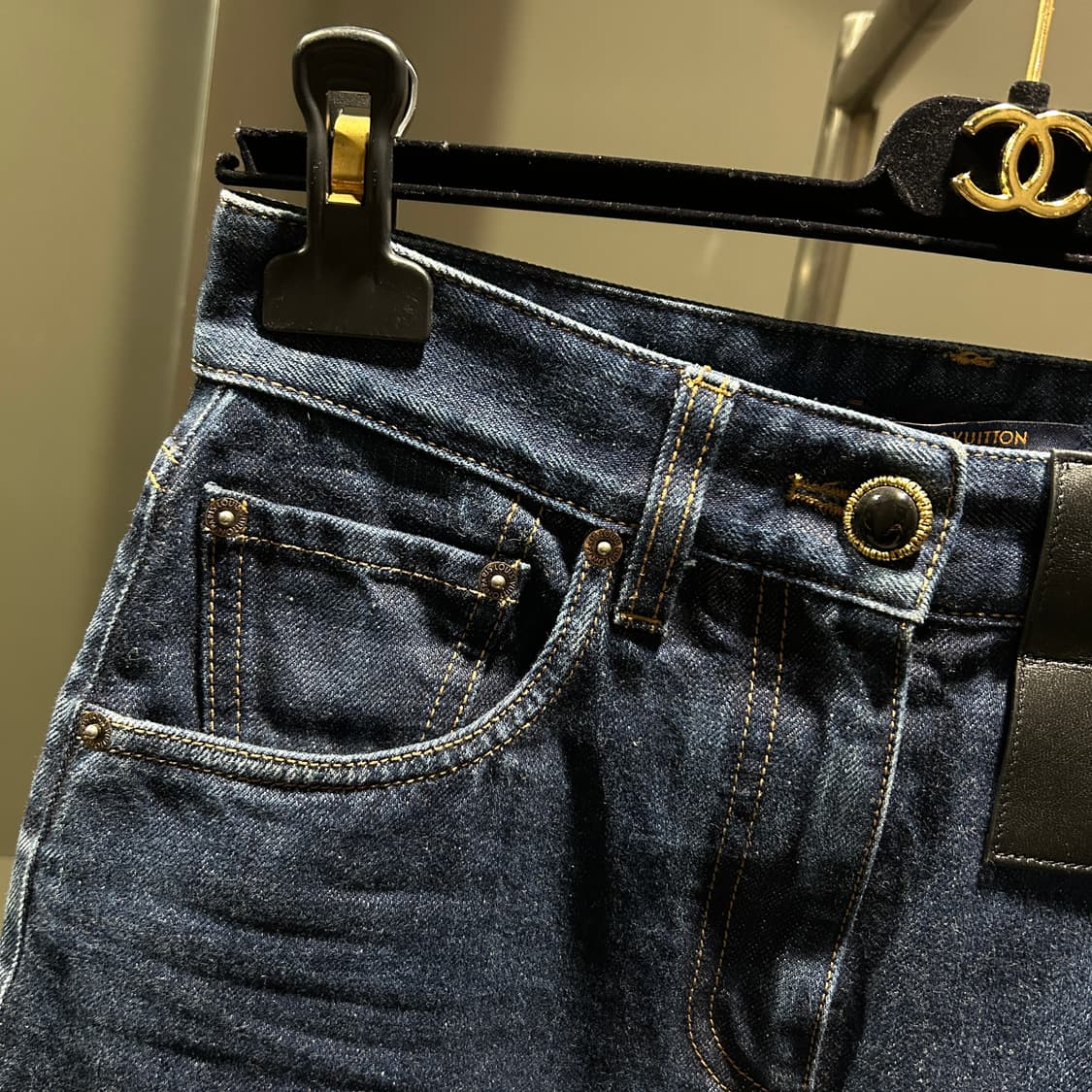 [34] 루이비통 모노그램 레더 패치 데님팬츠 상품이미지3