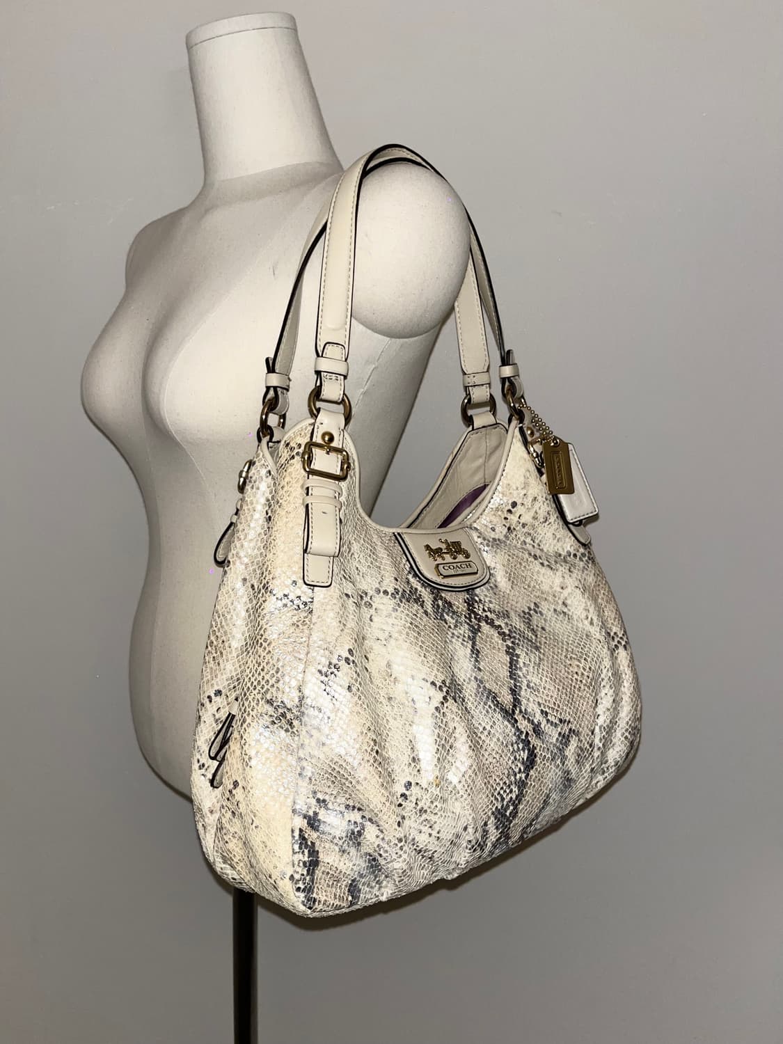 Coach Snake skin Shoulder bag 상품이미지3