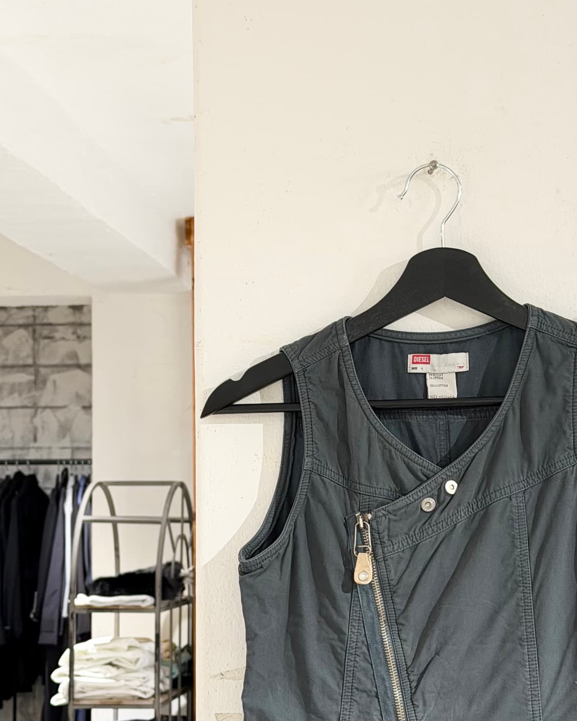 디젤 차콜 코튼 지퍼 벨티드 슬리브리스 원피스 상품이미지2